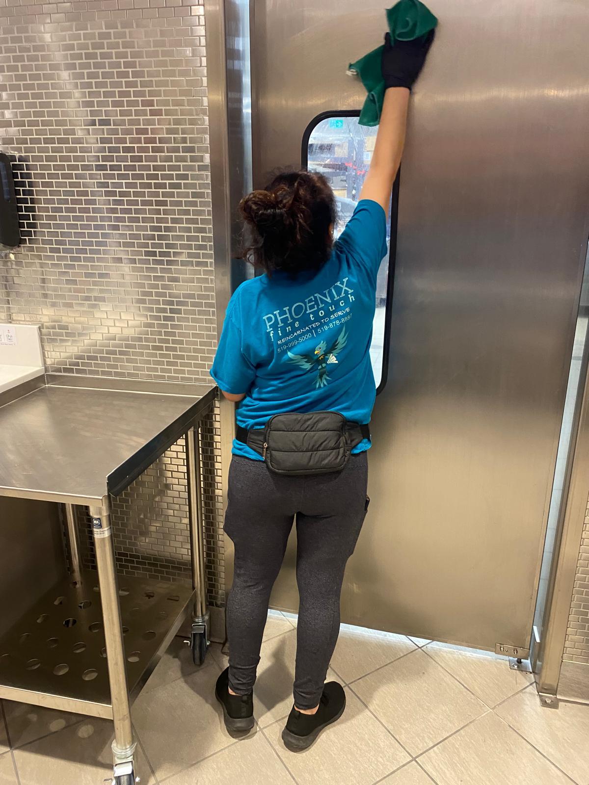 Phoenix employee in company uniform: Cleaning shared spaces